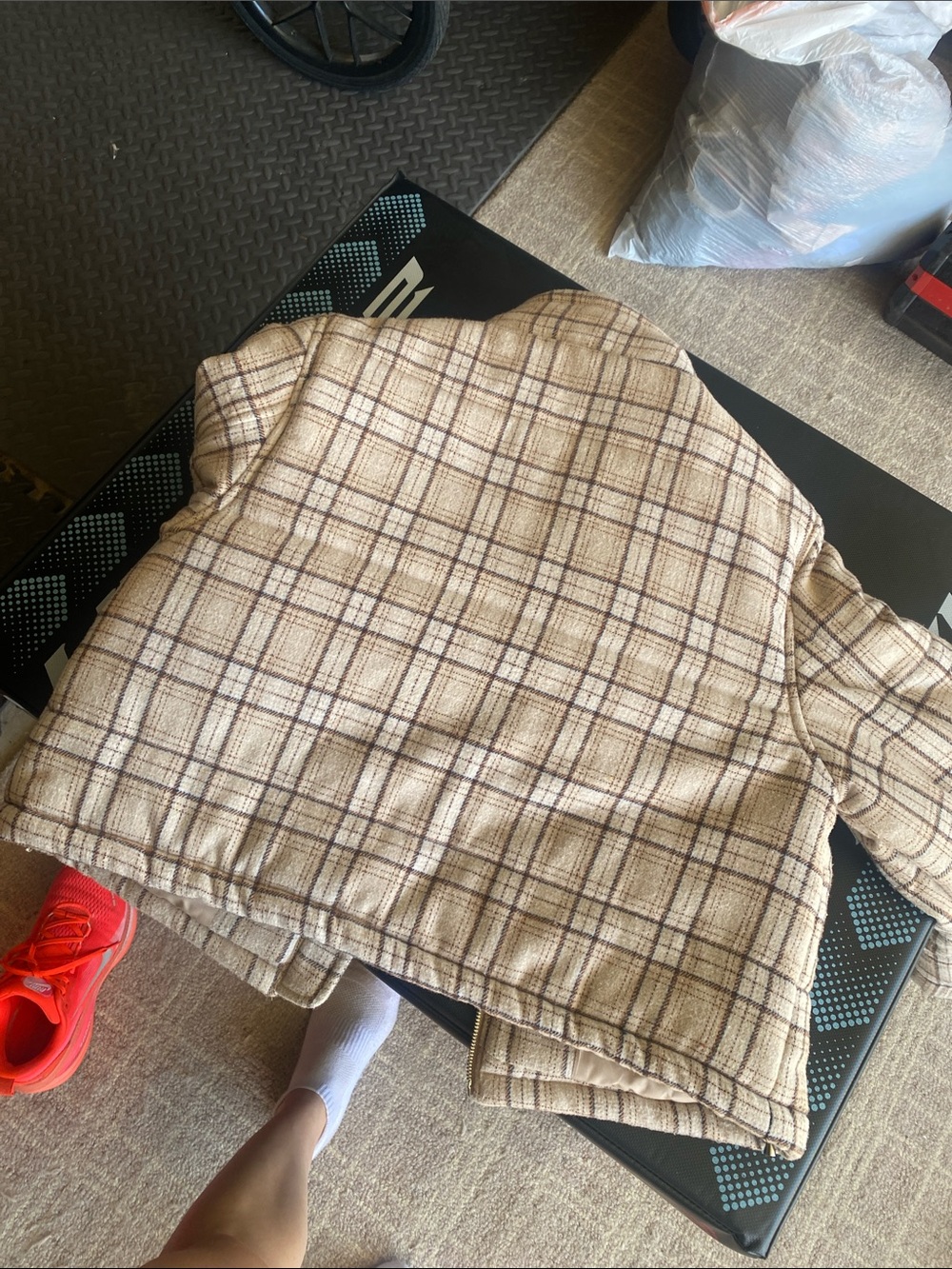 Elodie Womens Cropped Plaid Beige & Brown Puffer Jacket - Picture 5 of 5